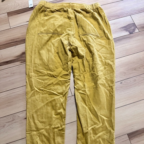 Old Navy Pants - Picture 4 of 7